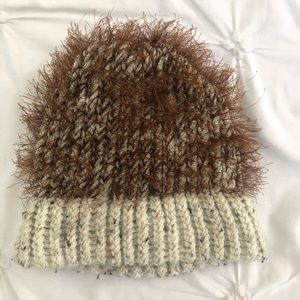 knit beanie with brown sparse. Fur